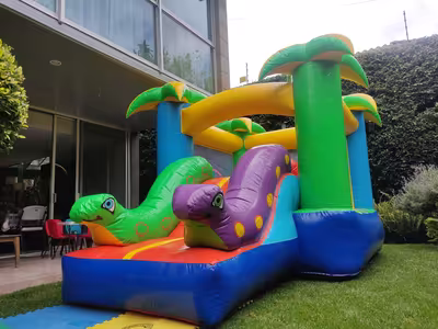 Inflable temático de safari para fiesta infantil
