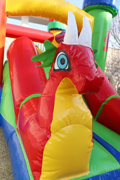Evento corporativo familiar con inflable en CDMX