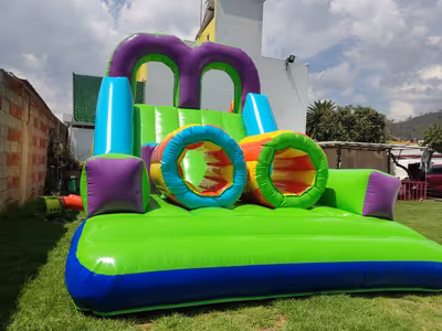 Evento corporativo familiar con inflable en CDMX