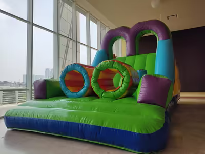 Evento corporativo familiar con inflable en CDMX
