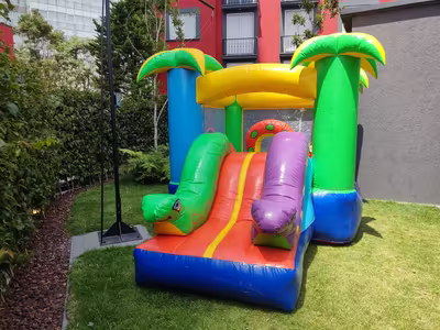 Kermés escolar con inflable en CDMX