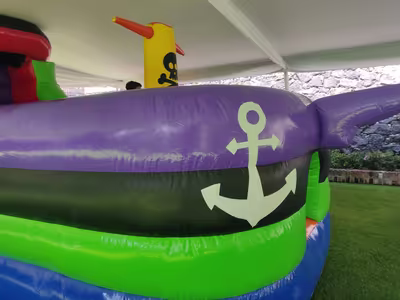 Kermés escolar con inflable en CDMX